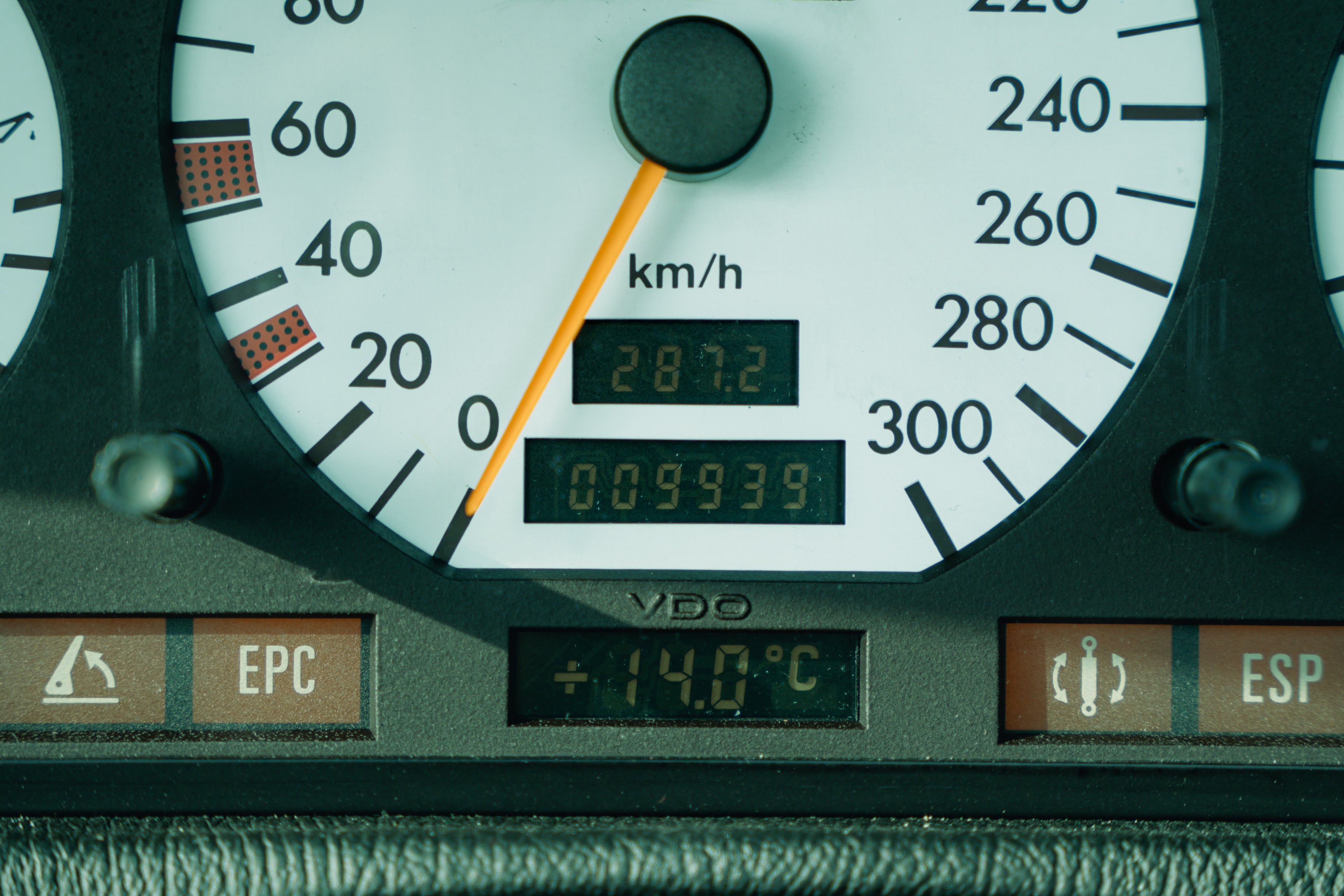 Mercedes-Benz SL 600 AMG 6.0 | 9,939 km | 1st Hand | Fully documented